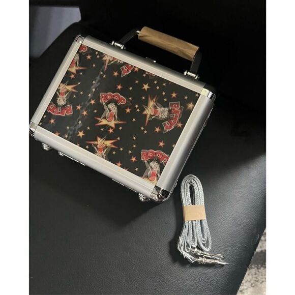 ⚡️SPRING CLEAN SALE⚡️ rare betty boop holographic metal bag with strap - Picture 1 of 9